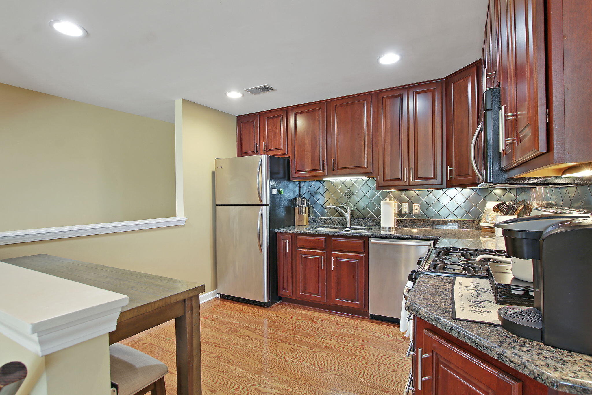 Kenosha, Wisconsin 53140, United States, 2 Bedrooms Bedrooms, ,3 BathroomsBathrooms,Residential,Pending,116145