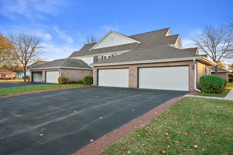 Photo of 4779 S Forest Point Blvd, New Berlin, WI 53151 (MLS # 1941558)