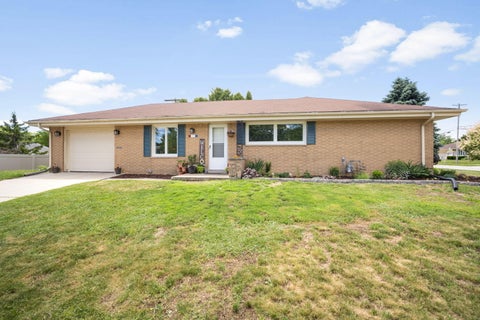 Photo of 117 W Monroe St, Port Washington, WI 53074 (MLS # 1967517)