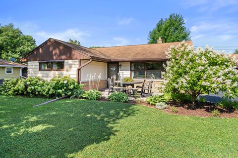 Photo of W202N9537 Club Cir, Menomonee Falls, WI 53051 (MLS # 1929846)