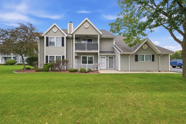 234 MINZ PARK CIR, WEST BEND, WI 53095 - Image c331c2a05a9ba20295bf33e61bf91a7c/867708847