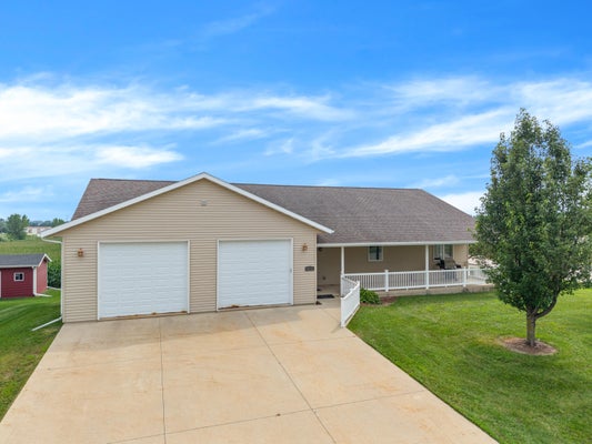 900 COURTNEY DR, CALEDONIA, MN 55921 - Image c3612c5cf7e93dac4aa0df8e33caaf4a/560109327