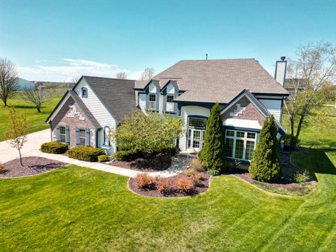 Photo of 4726 W Jenna Ct, Franklin, WI 53132 (MLS # 1960197)