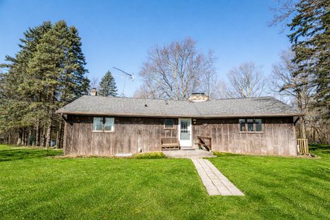 Photo of 6372 Wildlife Rd, Addison, WI 53002 (MLS # 1952577)