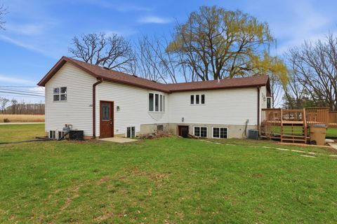 Photo of 10415 22nd Ave, Pleasant Prairie, WI 53158 (MLS # 1956346)