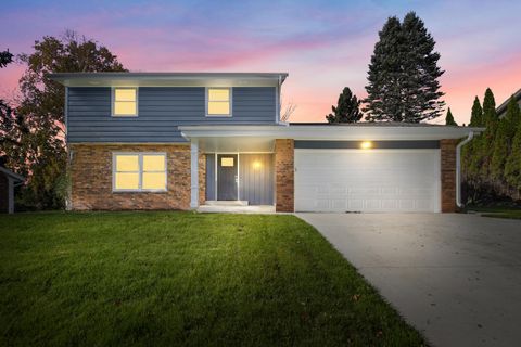 Photo of 1569 Parkview Ln, Port Washington, WI 53074 (MLS # 1941182) Photo of 1569 Parkview Ln, Port Washington, WI 53074 (MLS # 1941182)