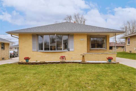 Photo of 1721 Walnut St, South Milwaukee, WI 53172 (MLS # 1956935)