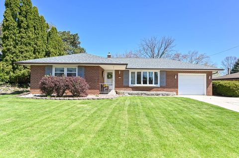 Photo of 1730 Walnut St, South Milwaukee, WI 53172 (MLS # 1916958)