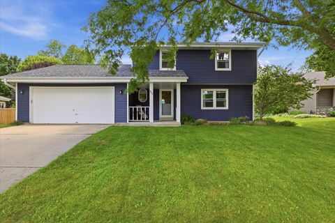 Photo of 2028 Chapman Dr, Waukesha, WI 53189 (MLS # 1968711)