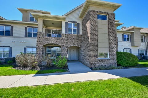 Photo of 2849 W Drexel Ave, Franklin, WI 53132 (MLS # 1962695)