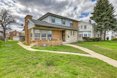 Photo of 4663 N Green Bay Ave, Milwaukee, WI 53209 (MLS # 1958602)