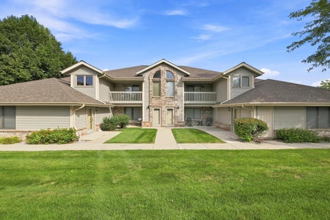 Photo of 2116 Woodburn Rd, Waukesha, WI 53188 (MLS # 1979627)