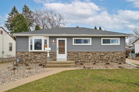 Photo of 4917 W Norwich Ct, Milwaukee, WI 53220 (MLS # 1953343)