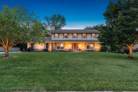 Photo of W148N6937 Terriwood Dr, Menomonee Falls, WI 53051 (MLS # 1937742)