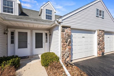 Photo of 505 Lake Bluff Rd, Thiensville, WI 53092 (MLS # 1956794)