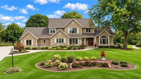 Photo of 21135 Stratford Ct, Brookfield, WI 53045 (MLS # 1980140)