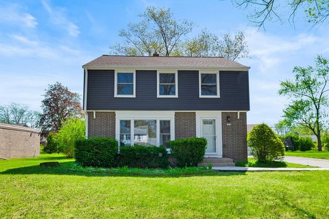 Photo of 7438 N Seneca Rd, Fox Point, WI 53217 (MLS # 1963105)
