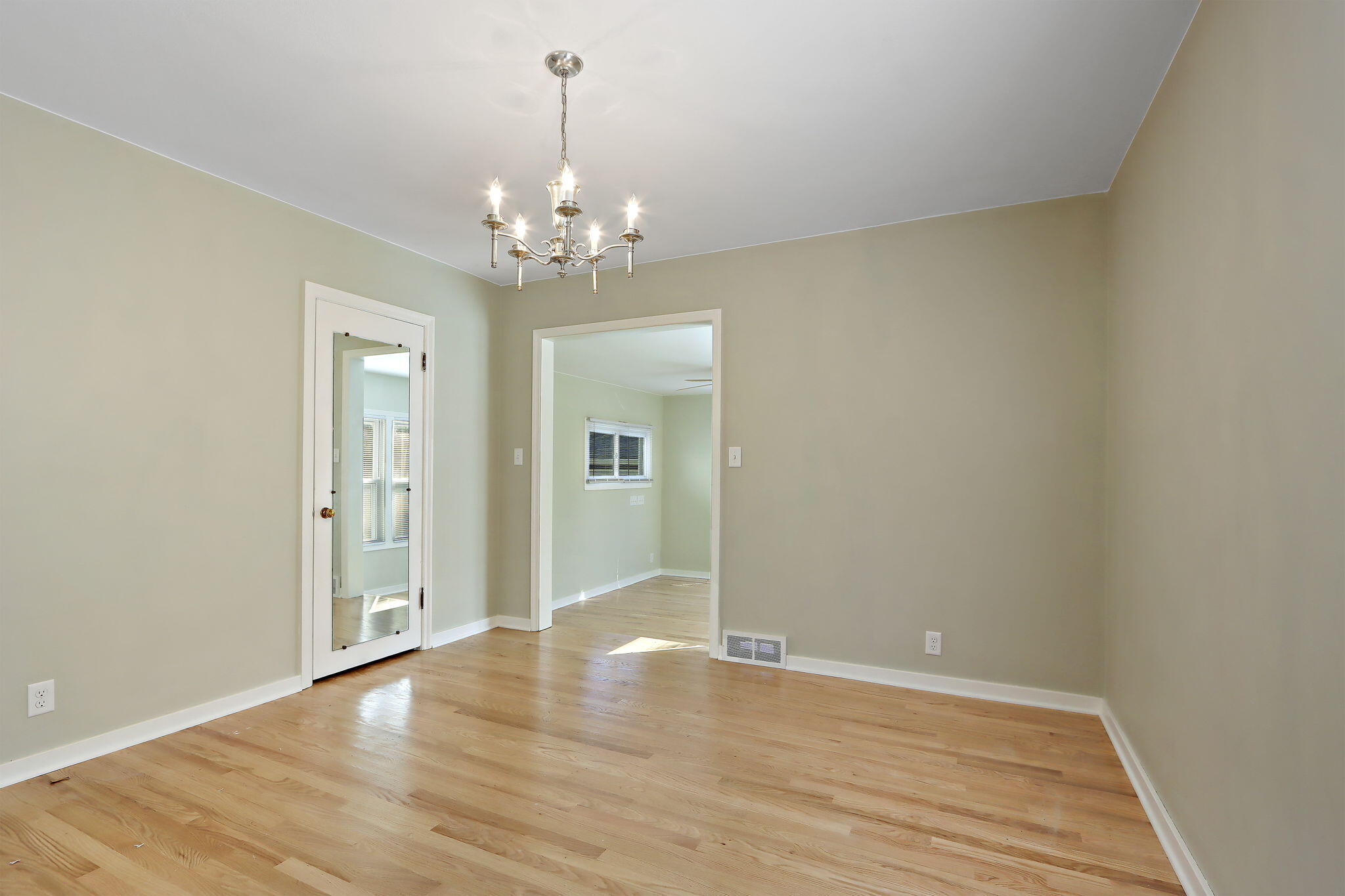 Kenosha, Wisconsin 53143, United States, 3 Bedrooms Bedrooms, ,2 BathroomsBathrooms,Residential,Active,227149