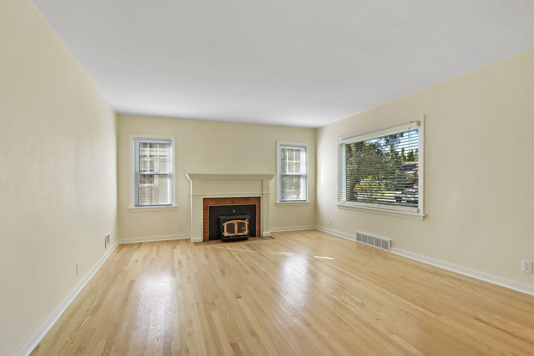 Kenosha, Wisconsin 53143, United States, 3 Bedrooms Bedrooms, ,2 BathroomsBathrooms,Residential,Active,227149