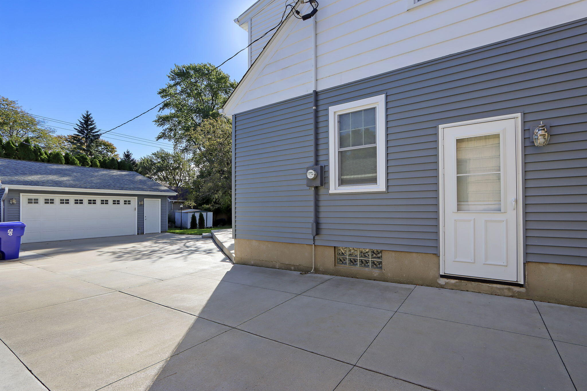 Kenosha, Wisconsin 53143, United States, 3 Bedrooms Bedrooms, ,2 BathroomsBathrooms,Residential,Active,227149