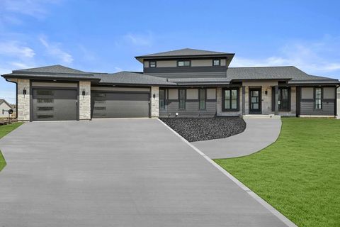 Photo of N54W19358 Broadwing Pl, Menomonee Falls, WI 53051 (MLS # 1925495)