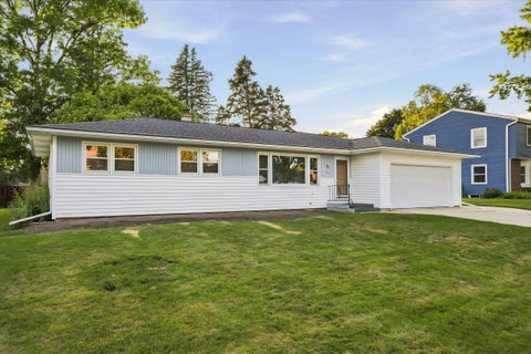 Photo of 923 W Whitefish Rd, Port Washington, WI 53074 (MLS # 1977499)