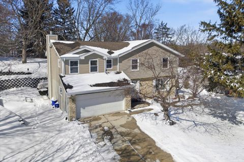 Photo of 15429 W Mayflower Ct, New Berlin, WI 53151 (MLS # 1954321)