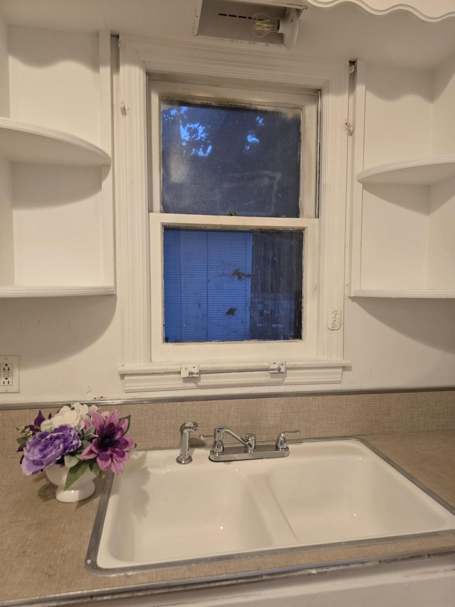 Racine, Wisconsin 53404, United States, 2 Bedrooms Bedrooms, ,2 BathroomsBathrooms,Residential,Active,183271