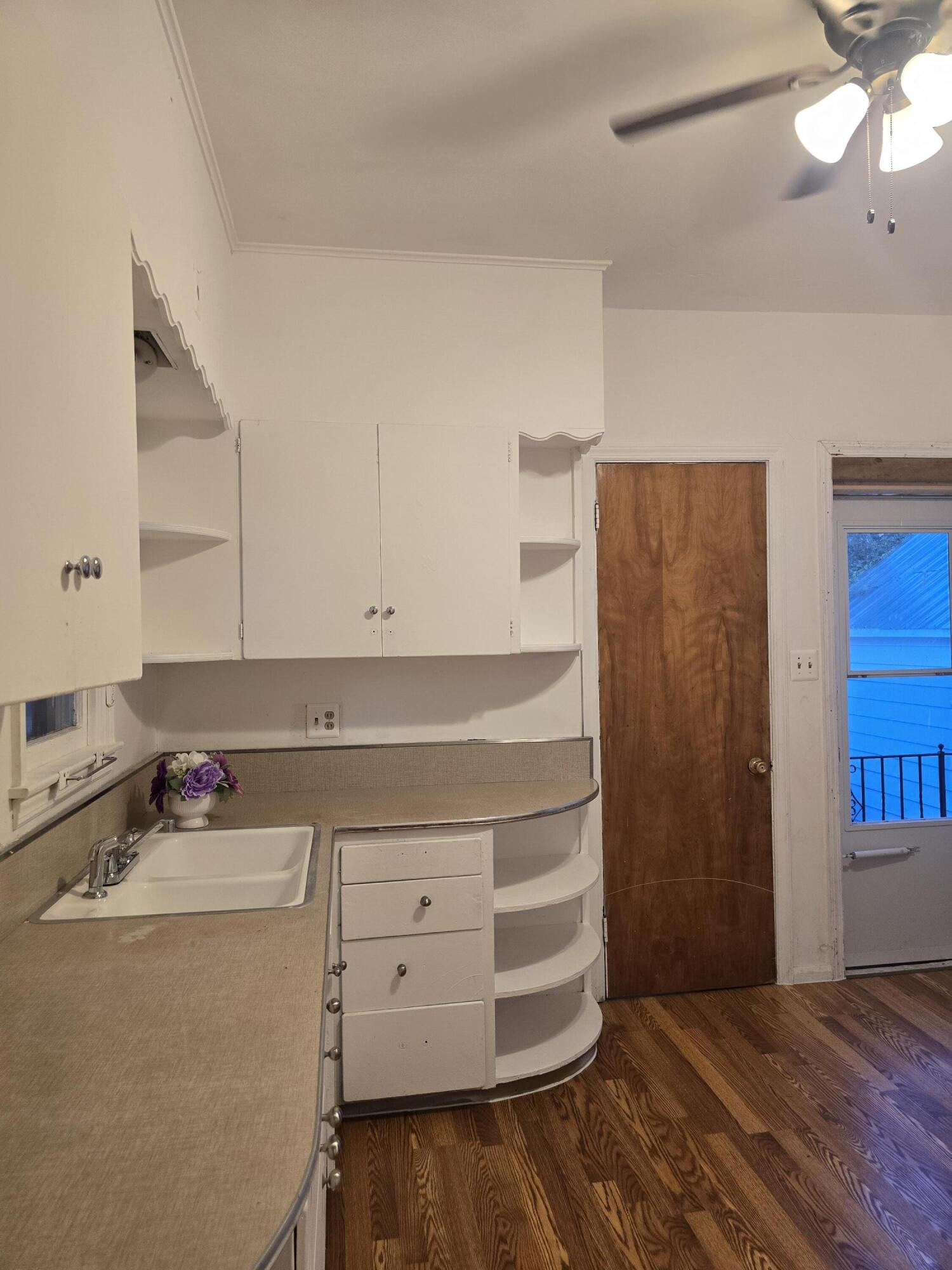 Racine, Wisconsin 53404, United States, 2 Bedrooms Bedrooms, ,2 BathroomsBathrooms,Residential,Active,183271