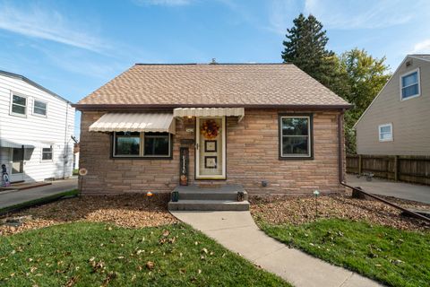 3422 S 88th St, Milwaukee, WI 53227 - #: 1943456