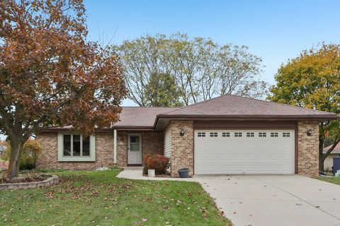 Photo of N77W15302 Crossway Dr, Menomonee Falls, WI 53051 (MLS # 1942157)