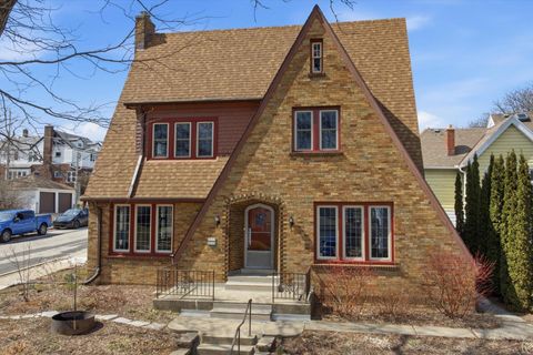 Photo of 3113 S Pennsylvania Ave, Milwaukee, WI 53207 (MLS # 1955673)