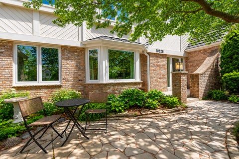 Photo of 10528 N Haddonstone Pl, Mequon, WI 53092 (MLS # 1965365)
