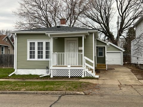 Photo of 614 11th St, Racine, WI 53403 (MLS # 1961173)