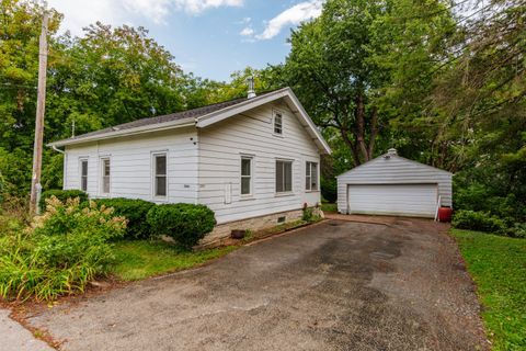 Photo of 5866 N River Forest Dr, Glendale, WI 53209 (MLS # 1940707) Photo of 5866 N River Forest Dr, Glendale, WI 53209 (MLS # 1940707)