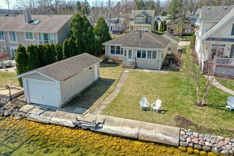 Photo of 1603 Milwaukee St, Delafield, WI 53018 (MLS # 1958420)