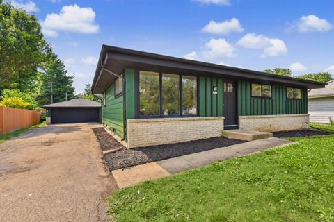 Photo of 2733 Arrowhead St, Caledonia, WI 53402 (MLS # 1972148)