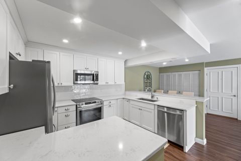 Photo of 321 Park Hill Dr, Pewaukee, WI 53072 (MLS # 1947572)