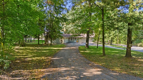 Photo of W271S3599 Oak Knoll Dr, Waukesha, WI 53189 (MLS # 1983880)
