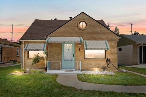 Photo of 6242 W Leon Ter, Milwaukee, WI 53218 (MLS # 1939399)