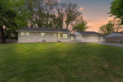 Photo of N69W13409 Harding Dr, Menomonee Falls, WI 53051 (MLS # 1961843)