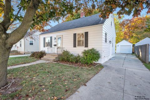 Photo of 3716 22nd Ave, Kenosha, WI 53140 (MLS # 1941832)