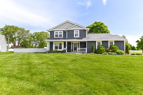 Photo of 140 E Stuart Dr, Oak Creek, WI 53154 (MLS # 1919810)