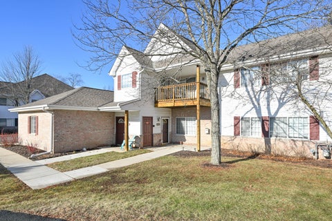 Photo of 14824 W Arrowhead Ln, New Berlin, WI 53151 (MLS # 1946749)