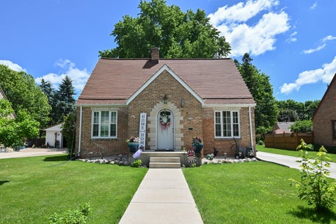 Photo of 3550 S 58th St, Milwaukee, WI 53220 (MLS # 1967933)