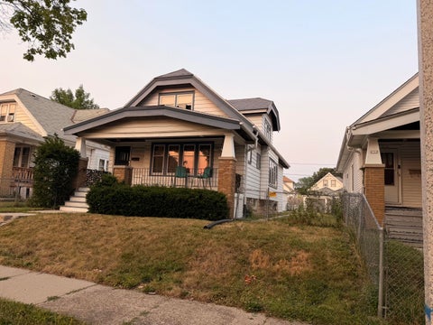 Photo of 4718 N 41st St, Milwaukee, WI 53209 (MLS # 1973630)
