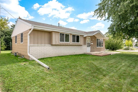 Photo of W148N8814 Jefferson Ave, Menomonee Falls, WI 53051 (MLS # 1980425)