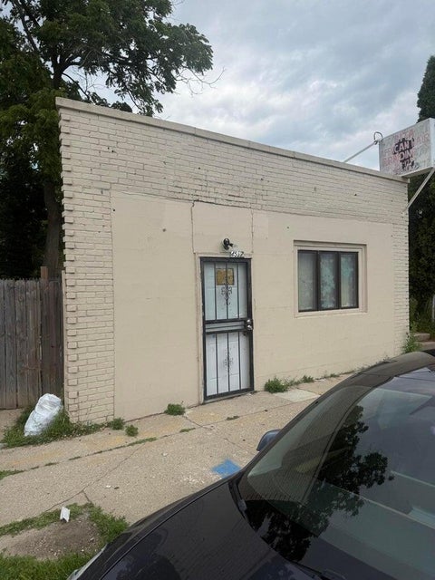 Photo of 4557 N Hopkins St, Milwaukee, WI 53209 (MLS # 1981816)