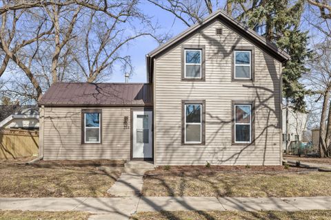Photo of 213 Maria St, Waukesha, WI 53188 (MLS # 1951068)
