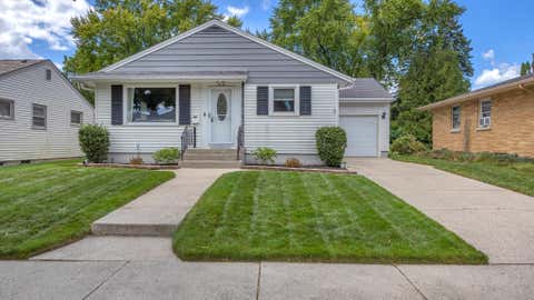 Photo of 2514 Wedemeyer St, Sheboygan, WI 53081 (MLS # 1976640)